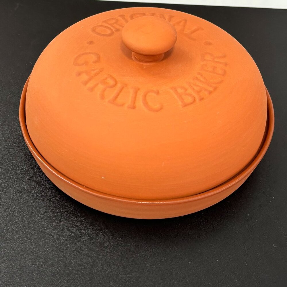 BOSTON WAREHOUSE Terra Cotta Original Garlic Baker-Oven or Microwave Use- 4 Bulb - Picture 2 of 11